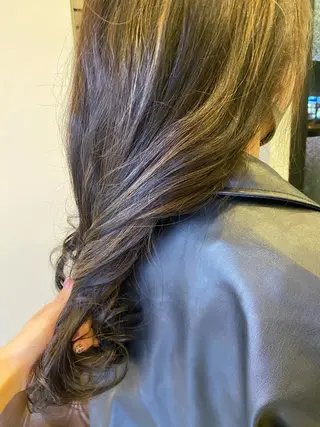 ロング カラー 新谷 桃子のヘアスタイル