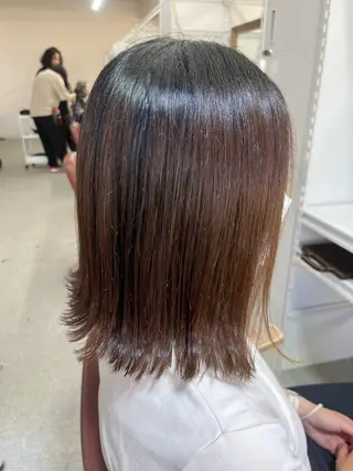 ミディアム カラー 腰越 麻奈のヘアスタイル