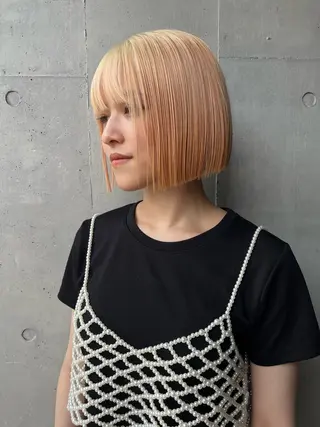 ショート カラー ミルクティーベージュ ブリーチ 店長 清水のヘアスタイル