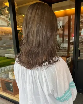 ミディアム カラー 玉川 加菜のヘアスタイル