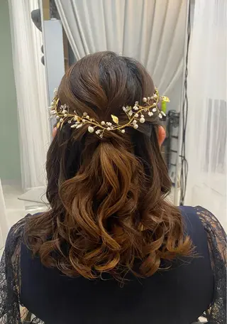 ミディアム 谷川 李奈のヘアスタイル