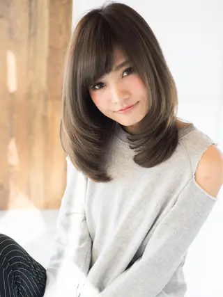 ミディアム おしゃれ染めで白髪を 染める/山口玲緒奈のヘアスタイル