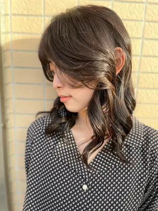ミディアム 坂野 結子のヘアスタイル