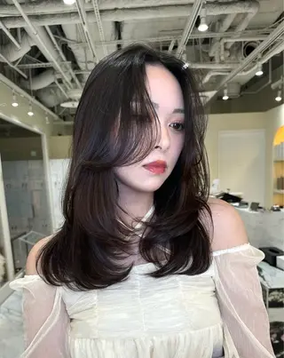 セミロング カラー ヘアアレンジ レイヤーカット🤍 RINAのヘアスタイル