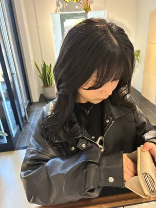 ロング Yui⭐️ 透け感カラーのヘアスタイル