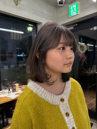ミディアム サカモト ナオミのヘアスタイル