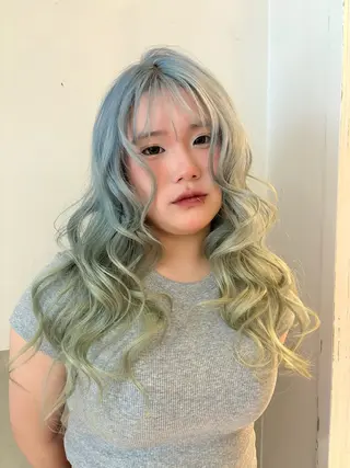 ロング カラー 【pia】 ホノカブリーチカラーのヘアスタイル