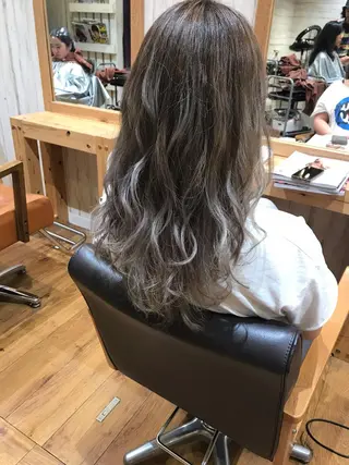 ロング カラー lucia RYOのヘアスタイル