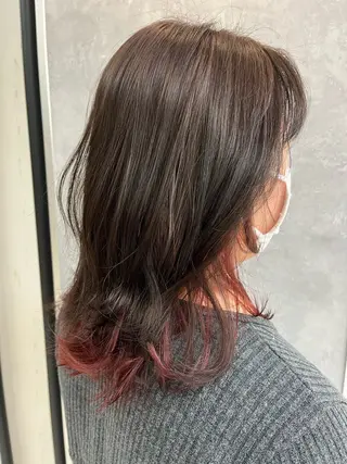 ミディアム カラー アートディレクター 尾内 友美のヘアスタイル