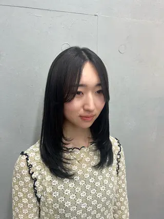 ミディアム カラー IO イオリのヘアスタイル
