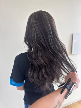 ロング カラー ハイライトカラー✨ グレージュ✨鎌倉光洋のヘアスタイル