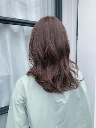 セミロング 伊藤 陽のヘアスタイル