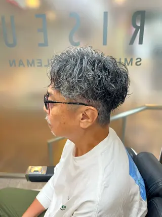 ショート パーマ メンズ 佐々木 優人のヘアスタイル