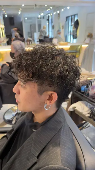 パーマ メンズ せいと/レイヤー/ ハイトーン/艶髪のヘアスタイル