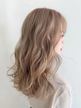 ロング カラー Rinka ハイトーン/レイヤーのヘアスタイル