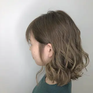 ミディアム カラー 渡邊 唯のヘアスタイル