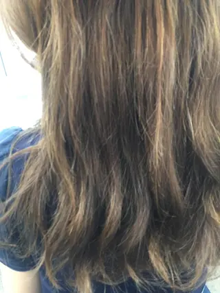 セミロング カラー 髪質改善・修復 成瀬由賀里のヘアスタイル