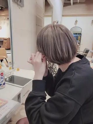 ショート カラー 尾野 恭平のヘアスタイル