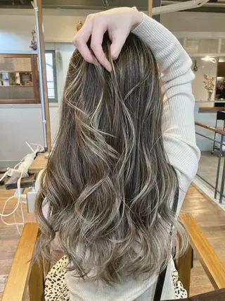 ロング タカツド ユウキのヘアスタイル