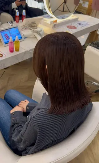 ミディアム 𝜗𝜚ブリーチ ／レイヤー𝜗𝜚のヘアスタイル