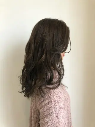 セミロング 足立 小百合のヘアスタイル