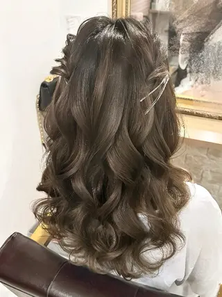 ヘアアレンジ セットサロンCURE 🩵あんみのマツエク・マツパデザイン