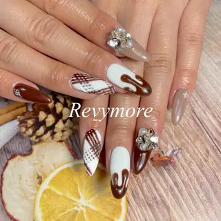 ミディアム ネイル nail salon Revymoreのネイルデザイン