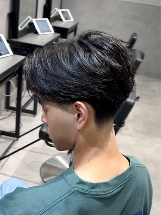 ショート カラー パーマ メンズ 【シャドウパーマ センターパート】義心のヘアスタイル