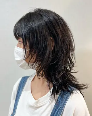 セミロング パーマ ハッシュ・ウルフ🐺 小顔レイヤー松山直史のヘアスタイル