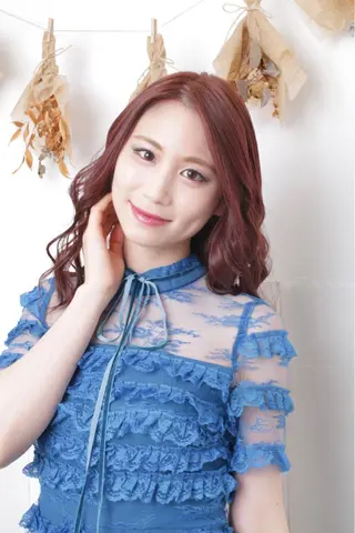 セミロング カラー パーマ ヘアアレンジ 推し活専用 【派手髪】飯野ゆかりのヘアスタイル