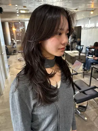 セミロング レイヤーカット\ウル フ　chinatsuのヘアスタイル