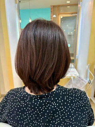 ミディアム 岩谷 美香のヘアスタイル