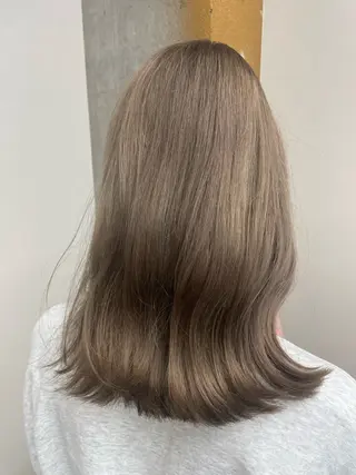 ミディアム ユナ ナチュラル／透明感のヘアスタイル