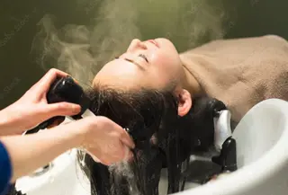 ADACHI KAZUEのヘアスタイル