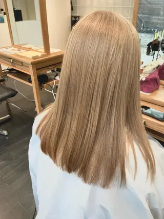 ロング shiori ﾍﾞｰｼﾞｭｶﾗｰのヘアスタイル