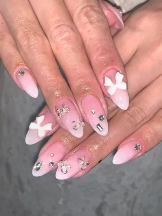 ネイル さゆり￤推しキャラ ￤ロングネイル🩷のネイルデザイン