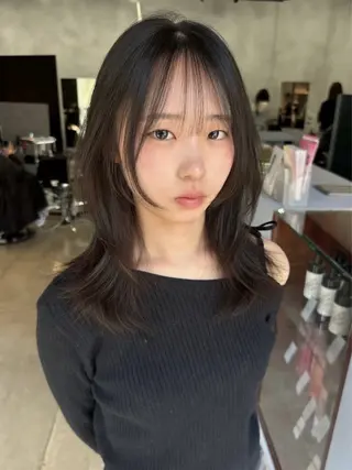 ミディアム レイヤー/ハッシュ 三好悠生のヘアスタイル