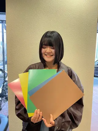 ミディアム カラー ハイトーン/レイヤー 似合わせ・ユキノのヘアスタイル