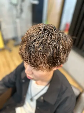 パーマ メンズ arika オケシ　リョウダイのヘアスタイル