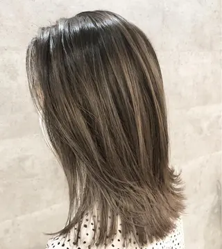 セミロング カラー 髪質改善で 憧れの潤艶美髪にのヘアスタイル
