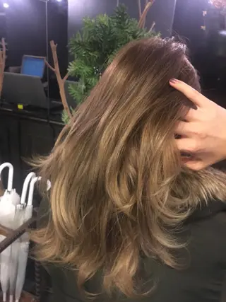 ロング カラー 吉本 yoshimotoのヘアスタイル