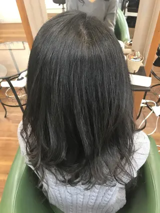 セミロング カラー パーマ 吉森 満俊のヘアスタイル