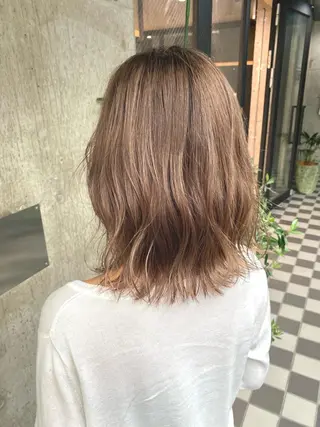 ミディアム カラー 小坂 麻綾のヘアスタイル