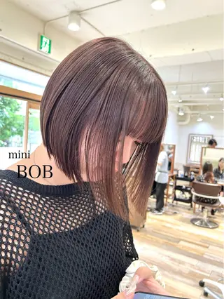 ショート カラー ぱつっとボブ/ 小野あかねのヘアスタイル