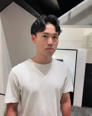 パーマ メンズ 【センターパート】 ETO／江藤翼の眉毛・アイブロウイメージ