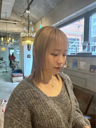ミディアム カラー 柔らかベージュ 🤎YUKAのヘアスタイル