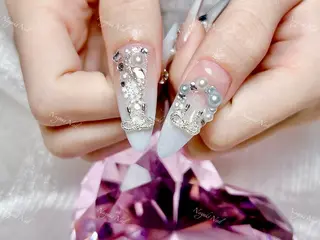 ネイル 🦋 Queenieのネイルデザイン