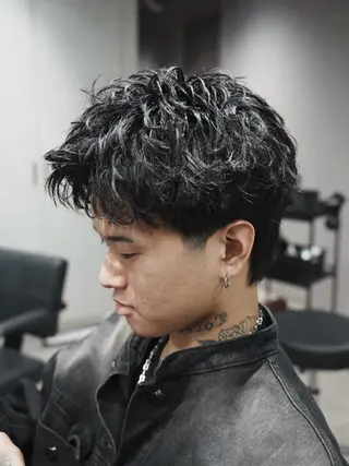 ショート カラー パーマ メンズ 【シャドウパーマ センターパート】義心のヘアスタイル