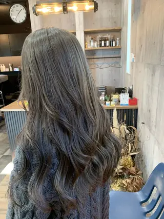 セミロング yoshihara yuukiのヘアスタイル