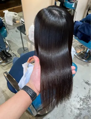 セミロング 必ず笑顔で帰っていた だきます！安田祐貴のヘアスタイル